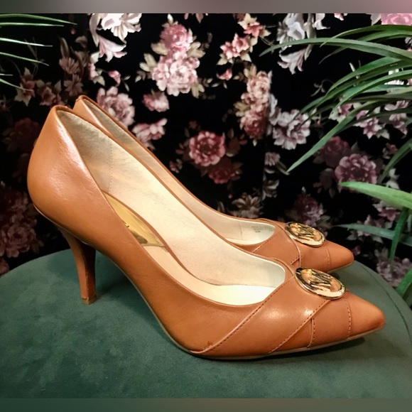 NWOT Michael Kors Warm Brown Leather Gold Toned Logo Tip 3 Inch Heels Size 6.5M - Picture 6 of 8